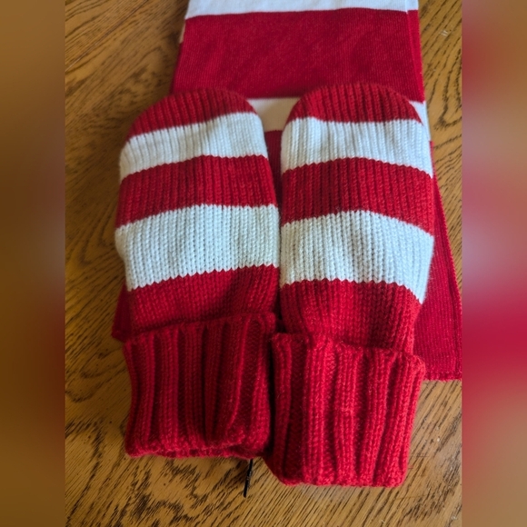 Red & White striped Mittens and scarf. Adult one size. New - Picture 4 of 5